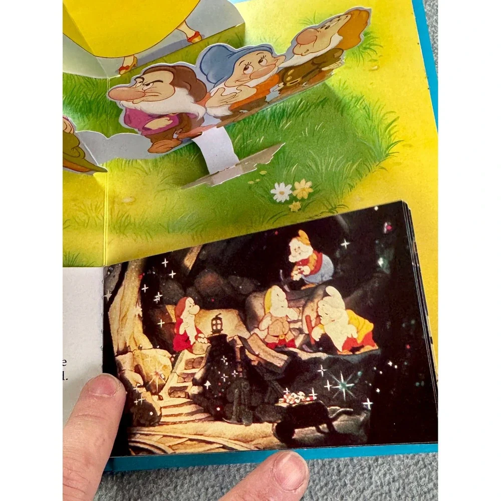 Walt Disney Snow White Meets the Seven Dwarfs Pop-Up Storybook Mouse Works 1990s